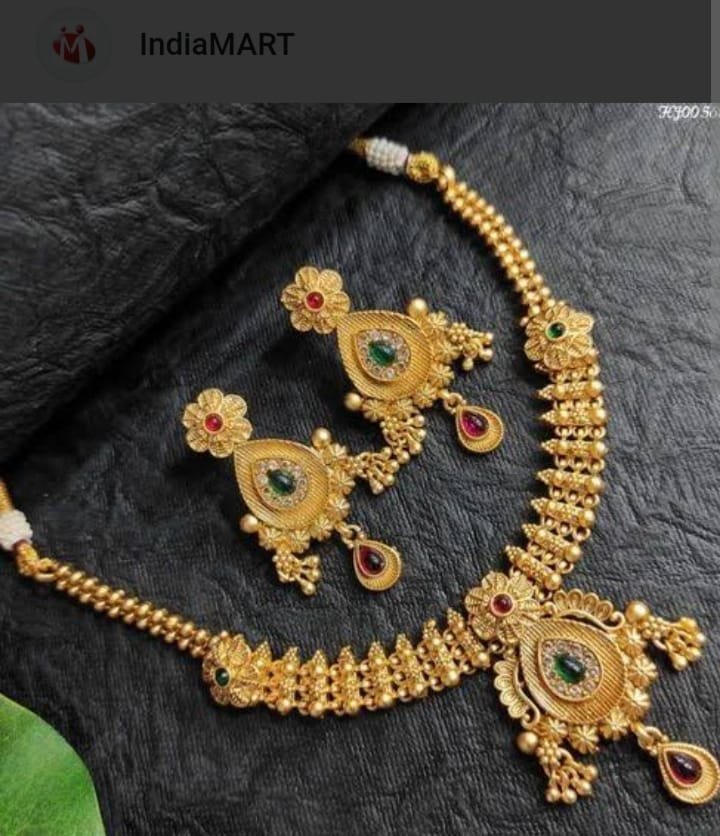 Gold Floral Pendant Necklace Set